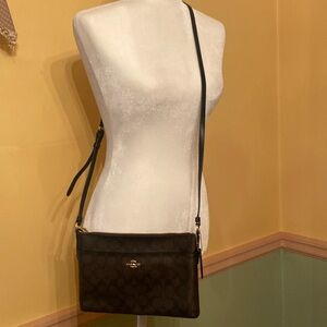 COACH SIGNATURE EAST /WEST WITH POP-UP BAG